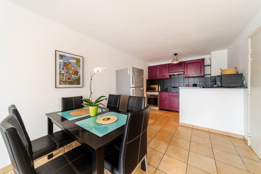 Jade - Appt 2 Chb - 4 Personnes - A 200 M Du Lagon De Saint-Pierre - Residence Avec Belle Piscine Et Parking Prive - Sur Le Front De Mer Et A 2 Pas Du Centre-Ville De St-Pierre Ngoại thất bức ảnh